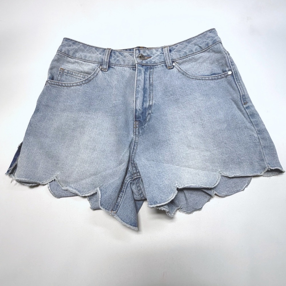 Vero Moda Scallop Hem Denim Shorts Womens Medium Raw Hem Festival‎